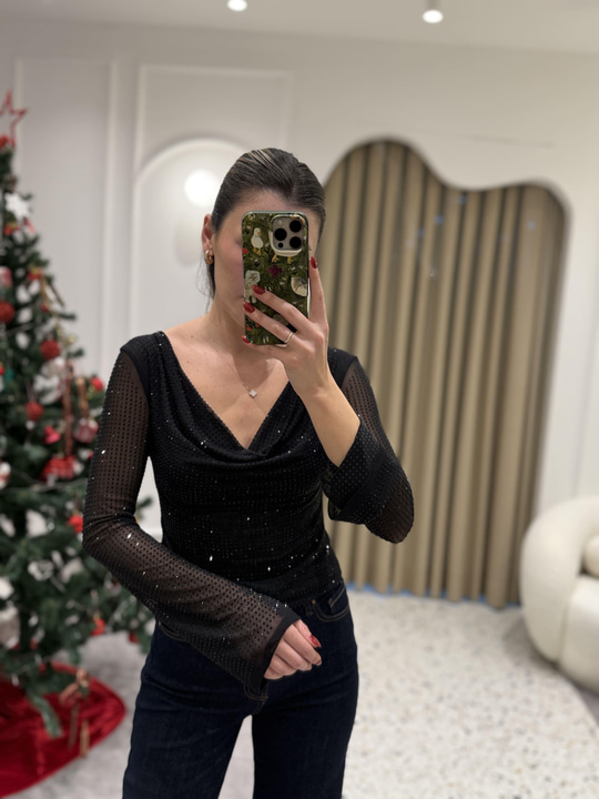 Kayık Yaka Taşlı Tül Bluz