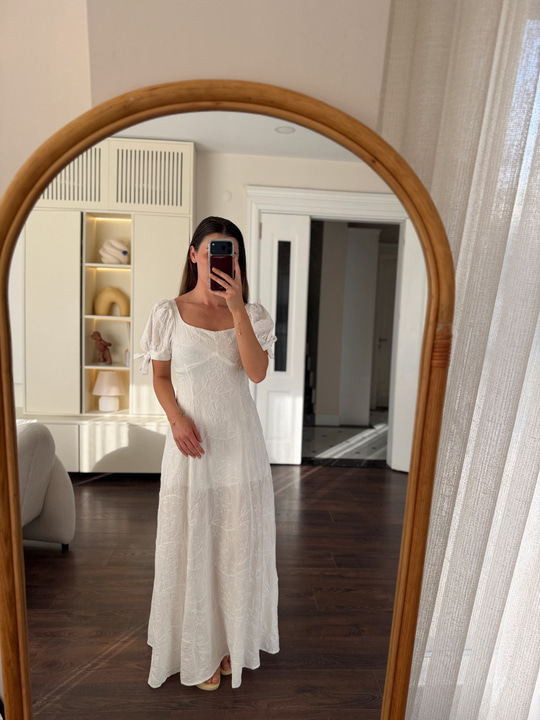 Diva Çiçek Nakışlı Beyaz Balon Kol Elbise
