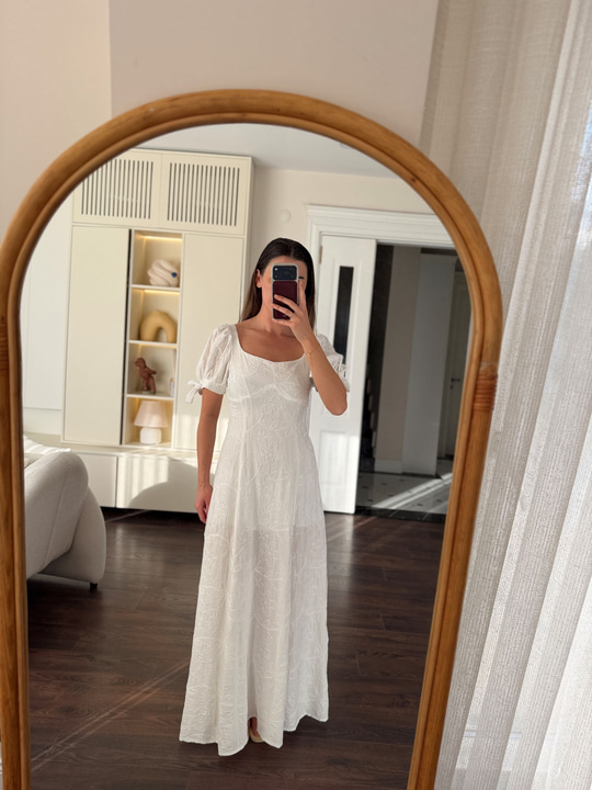 Diva Çiçek Nakışlı Beyaz Balon Kol Elbise