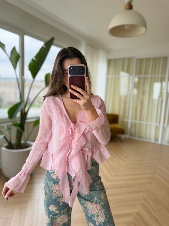 Fırfırlı Pembe Gömlek