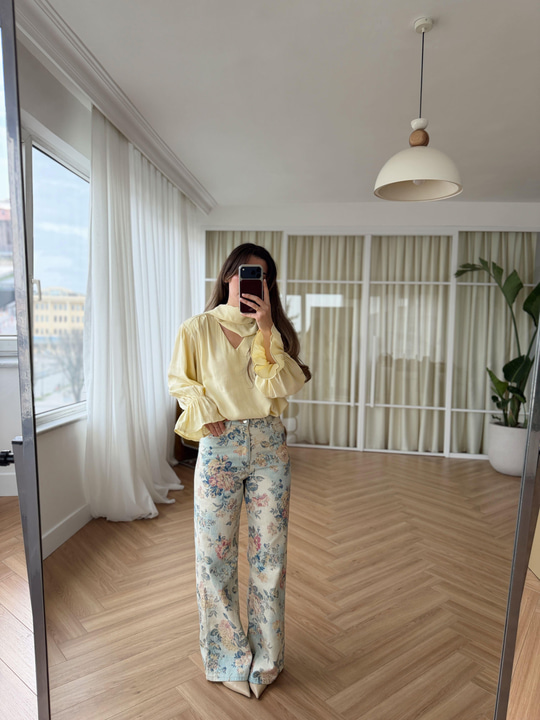 Floral Desen Ekru - Mavi Pantolon
