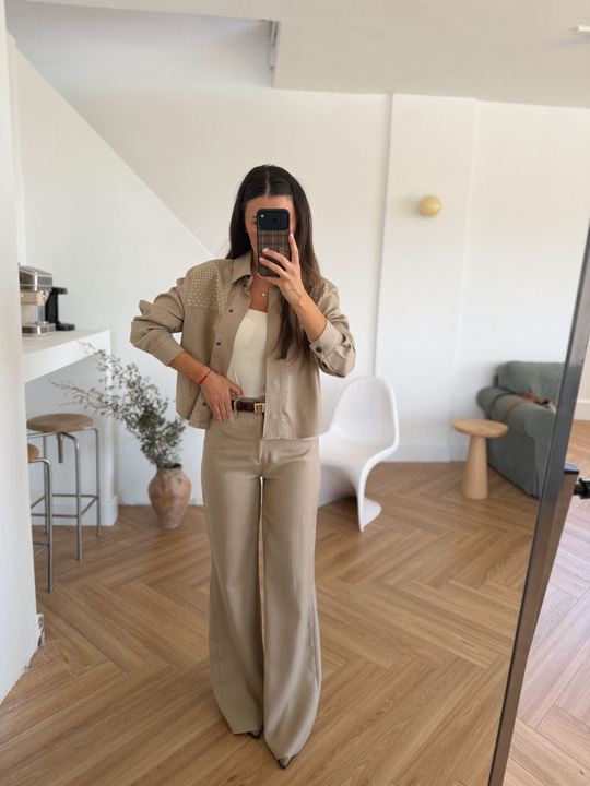 Gömleği Taş İşlemeli Bej Gabardin Takım