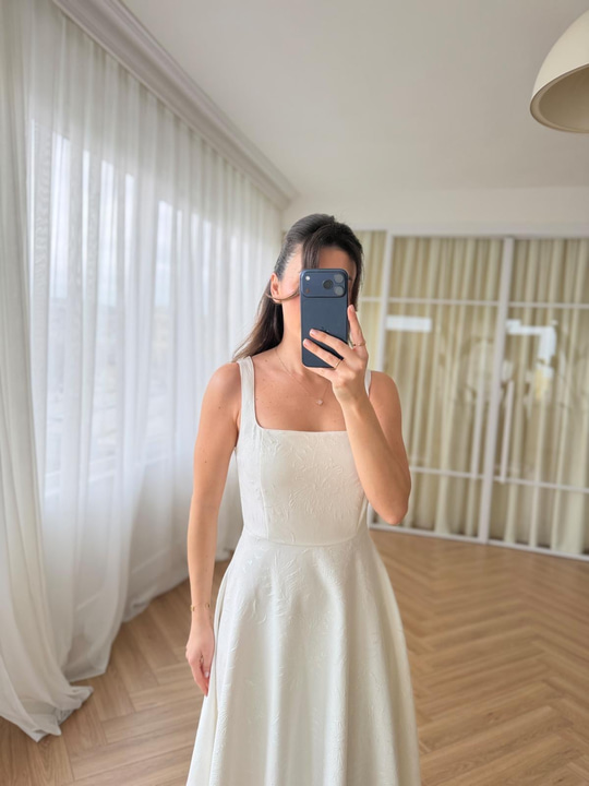 Jakarlı Ekru Elbise