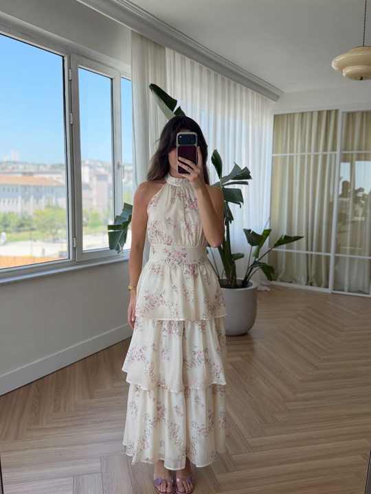 Kat Etekli Krem Rengi Floral Elbise