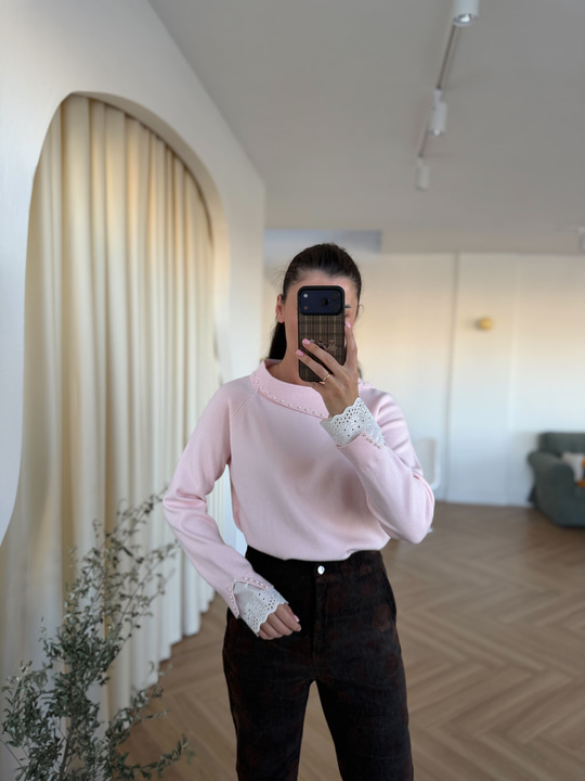 Kol Uçları Fisto Detaylı Yakası İncili Triko-Pembe