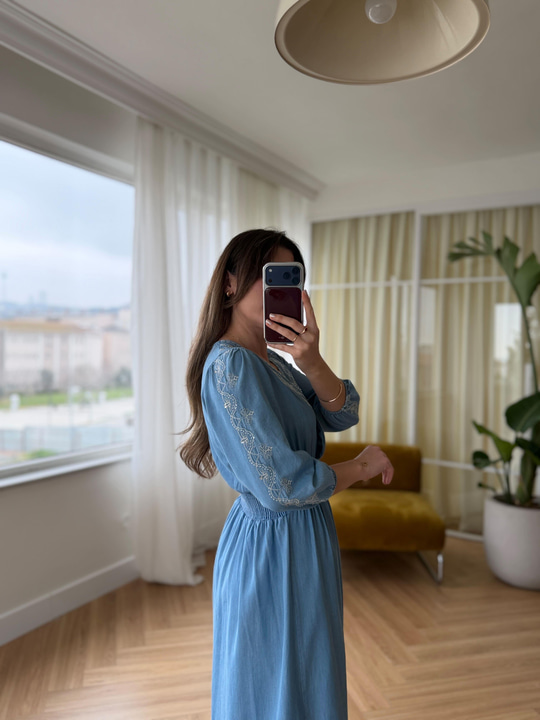 Kruvaze Yaka İşlemeli Tensel Denim Elbise