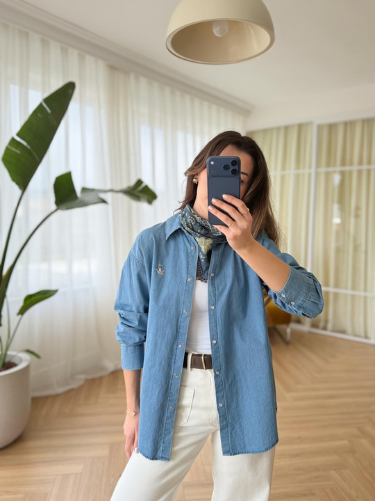 Kuş Nakışlı Denim Gömlek