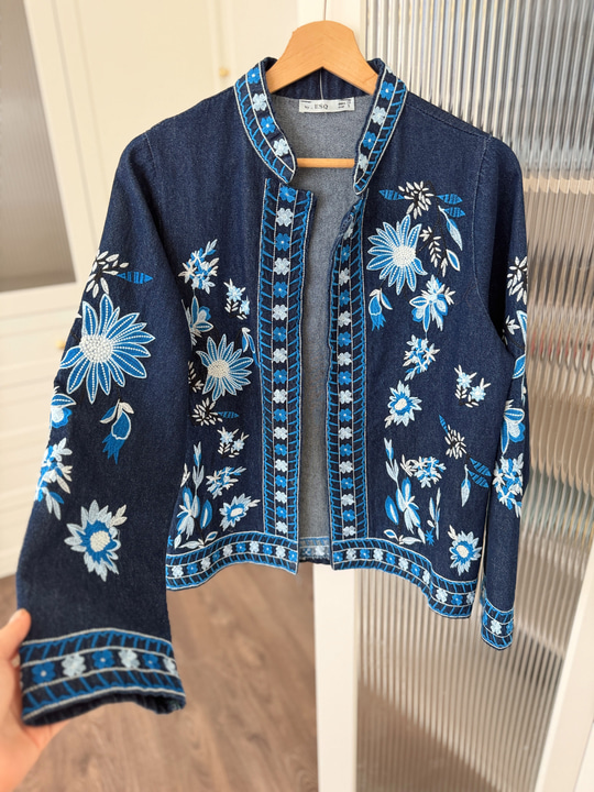 Mavi Çiçek Nakışlı Denim Ceket