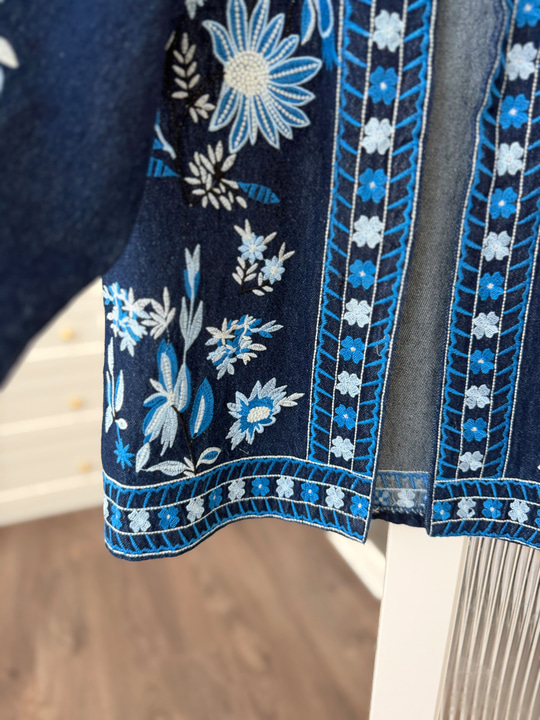 Mavi Çiçek Nakışlı Denim Ceket