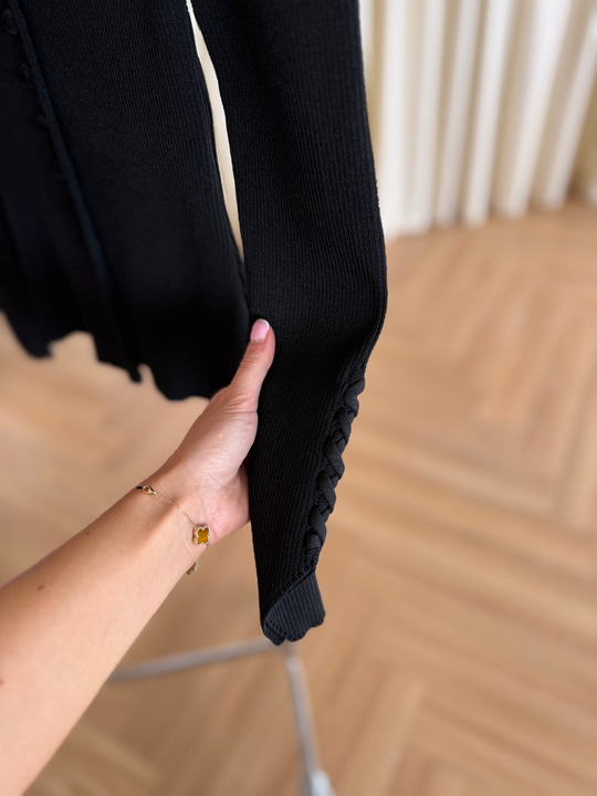 Önü Düğme Detaylı Siyah Triko Hırka