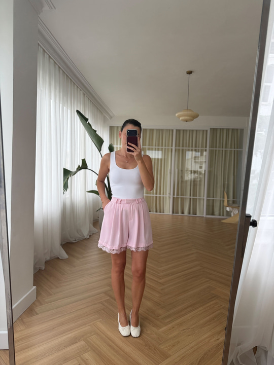 Pembe Dantelli Şort
