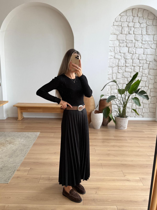 Piliseli Siyah Süet Etek