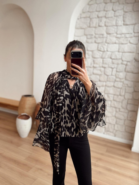 Siyah Leopar Desenli Şifon Bluz