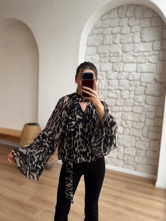 Siyah Leopar Desenli Şifon Bluz