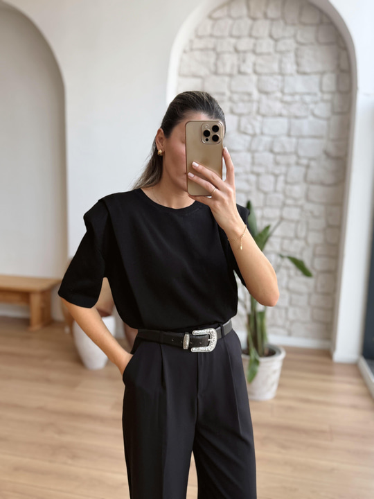 Vatkalı Kısa Kollu Siyah Triko Bluz
