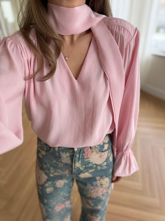 Vatkalı Şal Detaylı Pembe Bluz