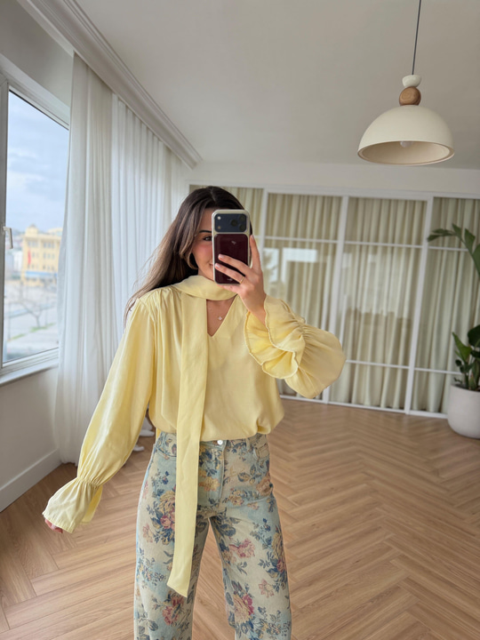Vatkalı Şal Detaylı Sarı Bluz