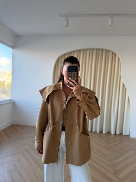 Yaka Ve Bel Detaylı Camel Trençkot
