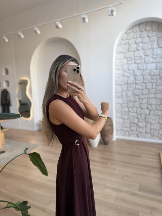 Yanları Toka Detaylı Bordo Elbise