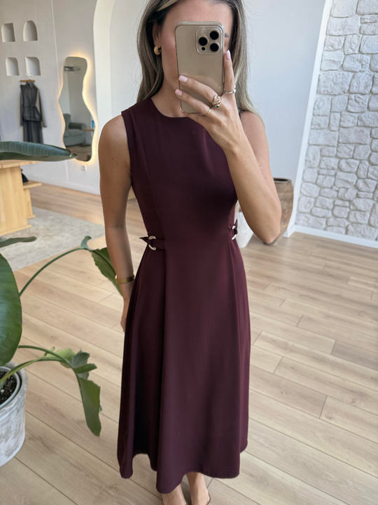 Yanları Toka Detaylı Bordo Elbise
