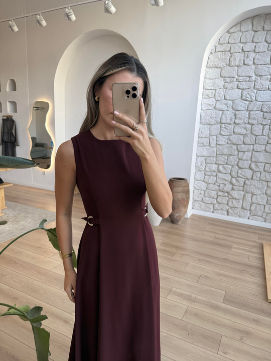 Yanları Toka Detaylı Bordo Elbise