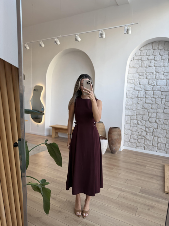 Yanları Toka Detaylı Bordo Elbise