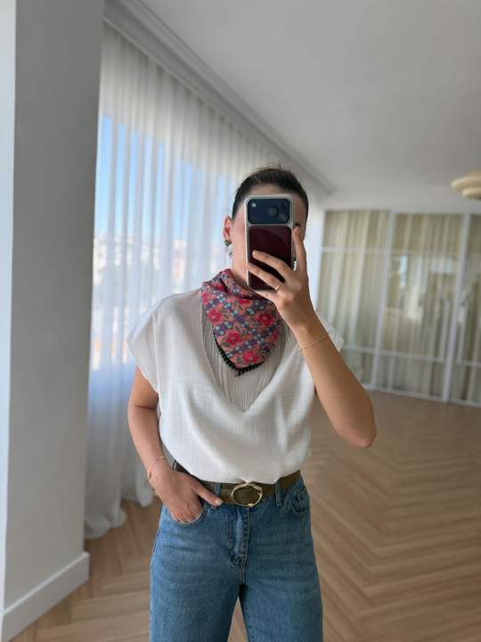 Zincir Püsküllü Pembe Fularlı Bluz 