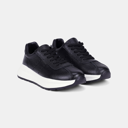 Kadın Siyah Bağcıklı Kalın Tabanlı Deri Sneaker