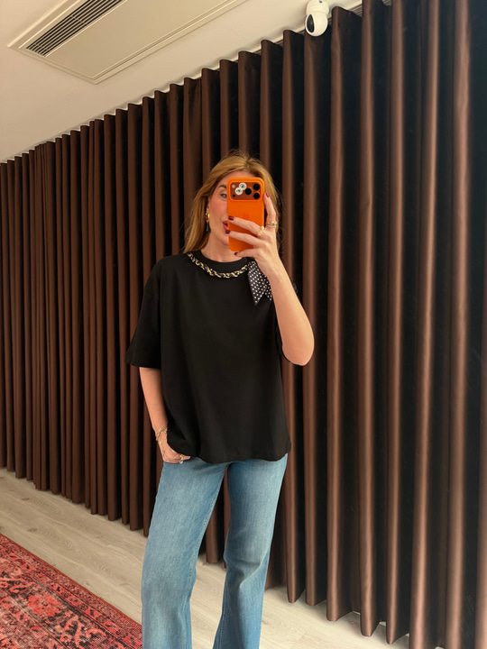 Çıkabilen Zincir Fularlı , Siyah , T-shirt