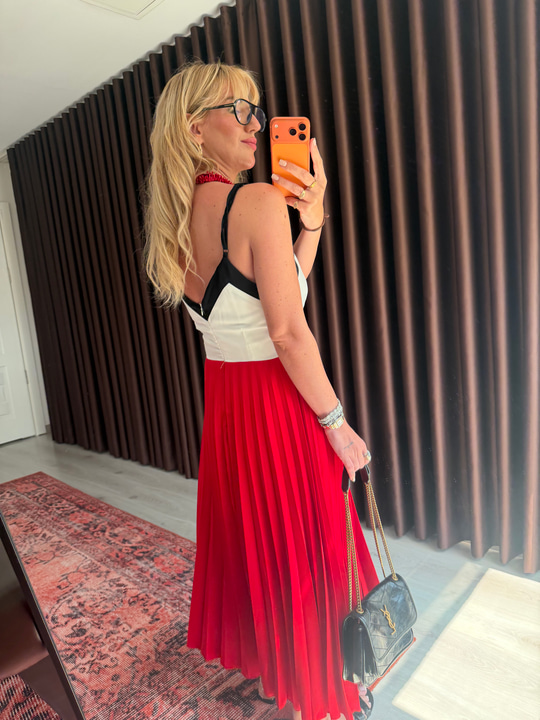 Orijinal Model, Aksesuar Askılı Kırmızı & Siyah Mix Piliseli Elbise