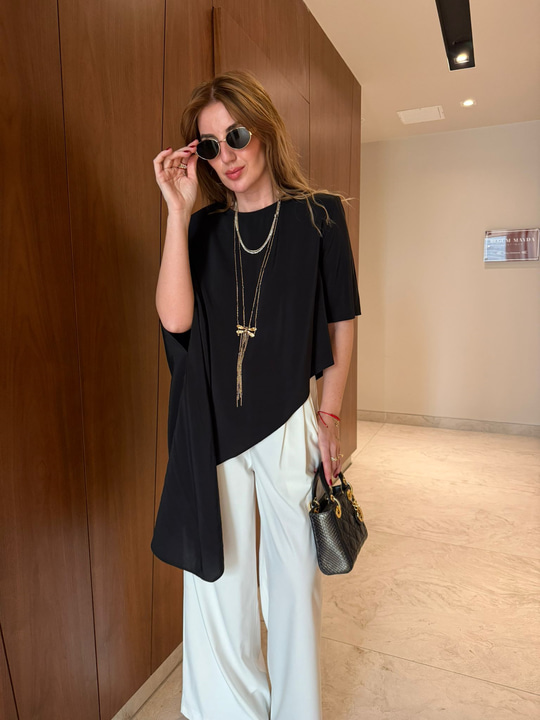 Siyah Asimetrik Kesim Tencel Modal Bluz