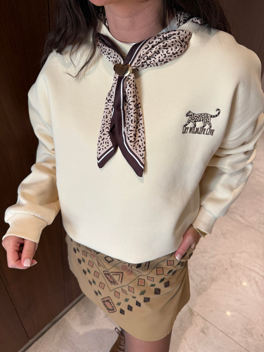 Yakası Fularlı , Krem Sweatshirt
