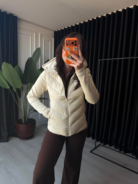 Orijinal Model , Ekru , Kapüşonlu Teknik Spor Mont