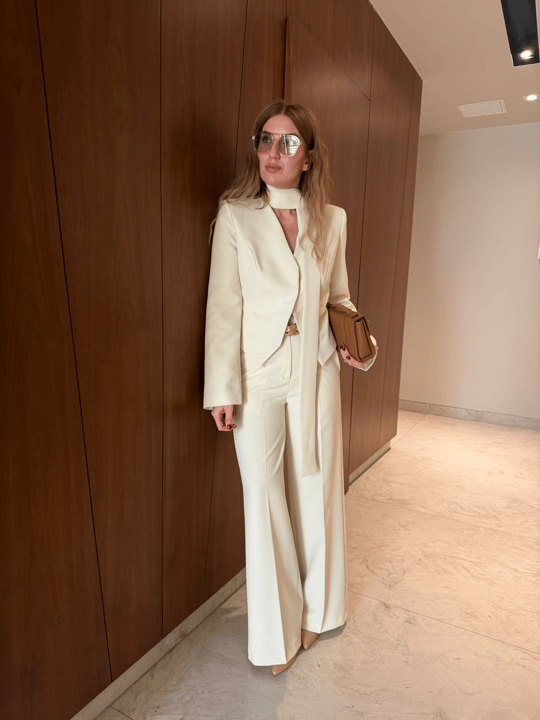 Gizli Düğmeli , Fularlı , Ekru Blazer Ceket