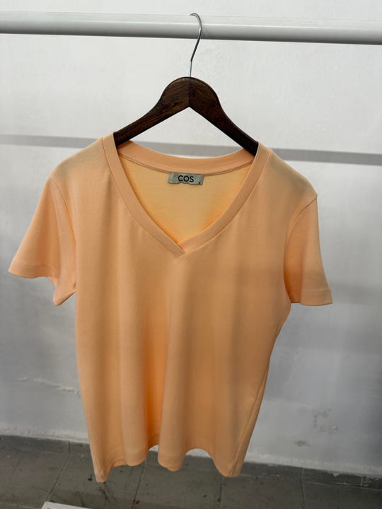 Orijinal Marka %100 Cotton Kayısı Rengi V Yaka T-shirt
