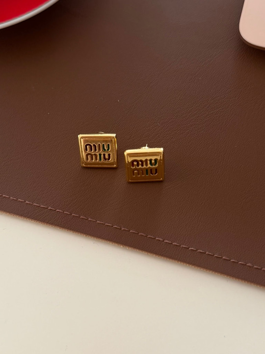 Orijinal Model , Gold Renkli Yazılı Küpe