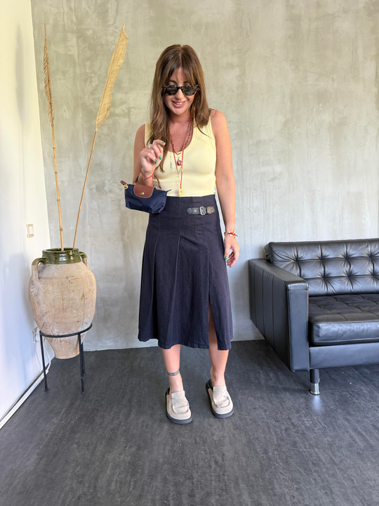 Siyah Kemer Detaylı , Lacivert Jean Etek