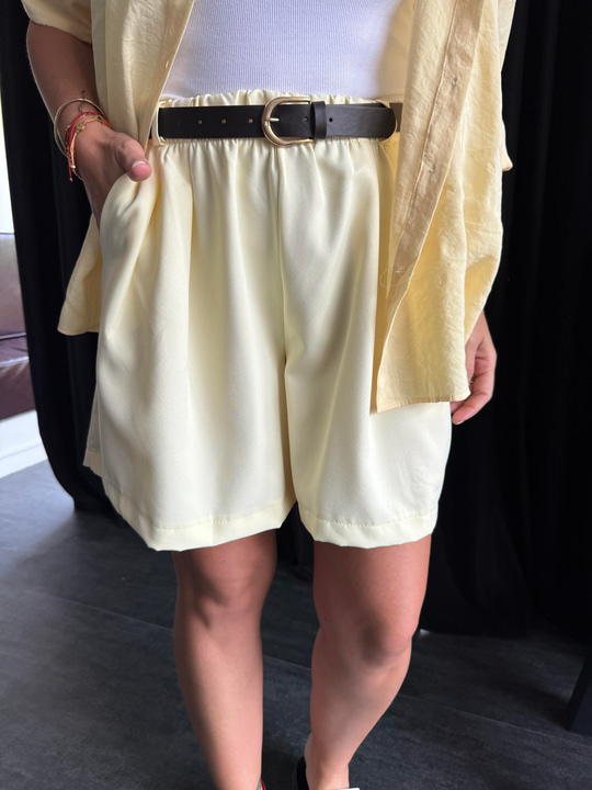 Beli Lastikli , Likralı , Kemerli , Sarı Şort