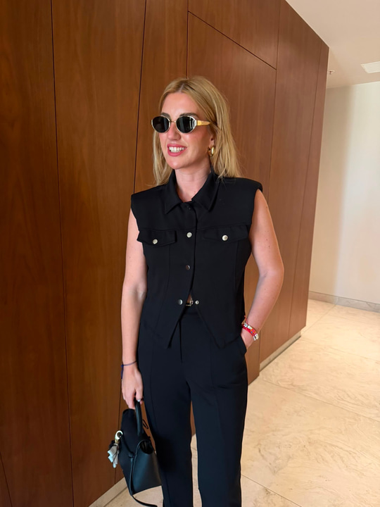 Orijinal Model , Paçası Dügme Detaylı , Siyah Yelek & Pantolon Takım