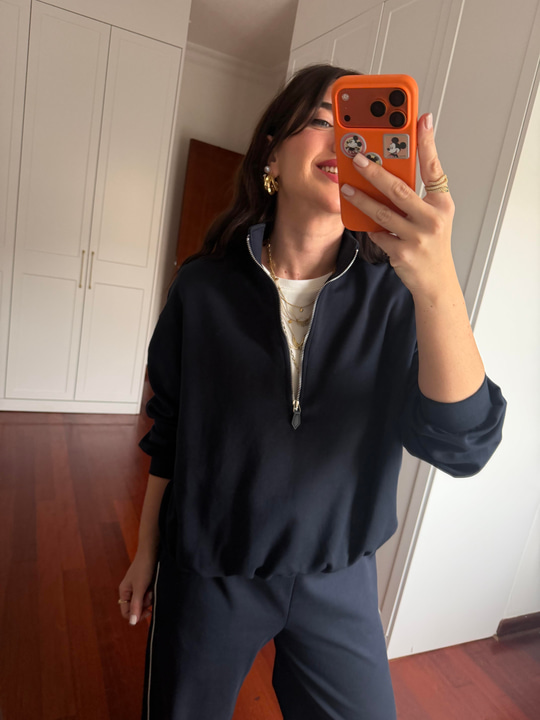 Beyaz t-shirt detaylı, lacivert premium takım