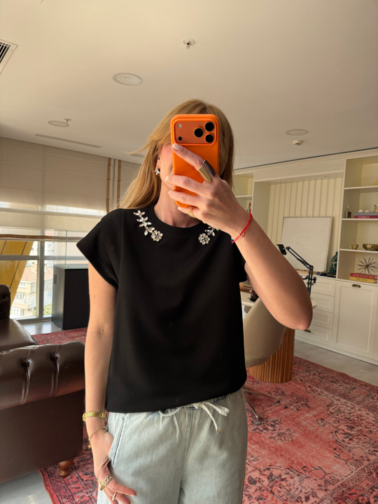 Orijinal Marka , Yakası Taşlı , Vatkalı Siyah Modal T-shirt