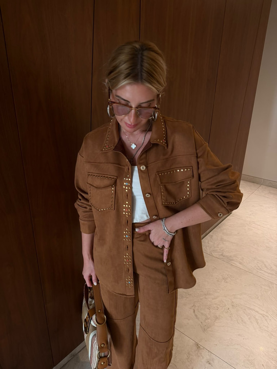 Orijinal Model , Çıkabilir Fularlı , Taşlı Premium Süet Takım