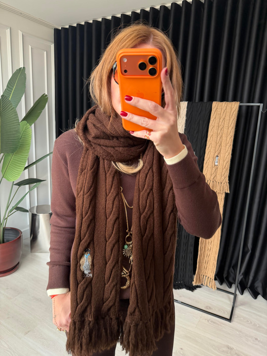 Orijinal Model Teddy İşlemeli Acıkahve Atkı