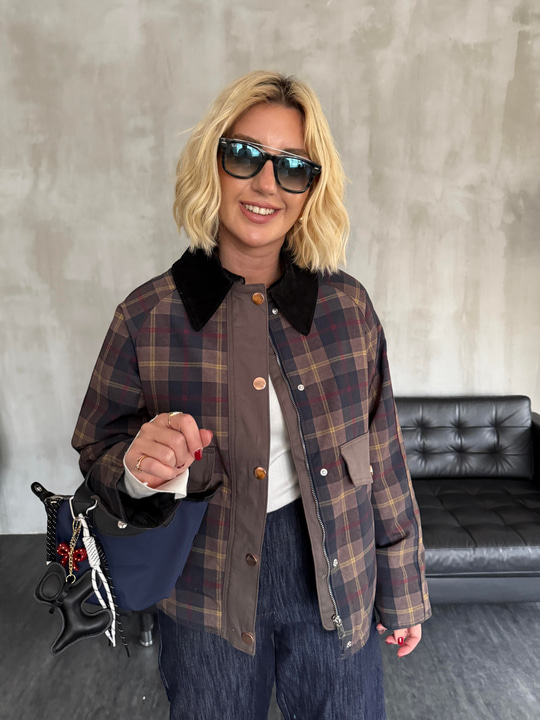 Orijinal Model , Lacivert Ekoseli , Kadife Yaka , Kışlık Mont