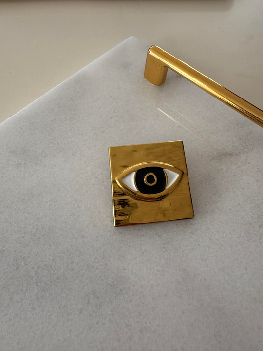 Gold , Siyah Göz Broş