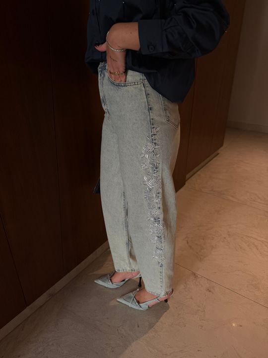 Yanları Nakışlı, Buz Mavisi Mom Jean