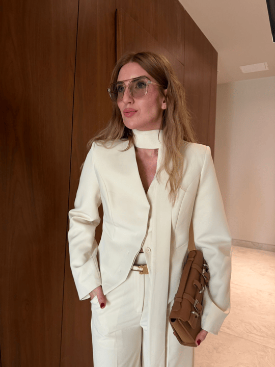 Gizli Düğmeli , Fularlı , Ekru Blazer Ceket