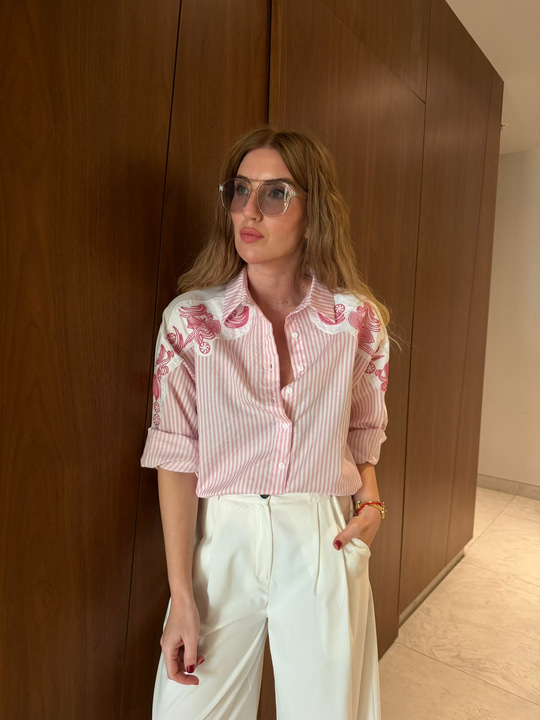 Omzu Nakışlı , Pembe Çizgili Poplin Gömlek