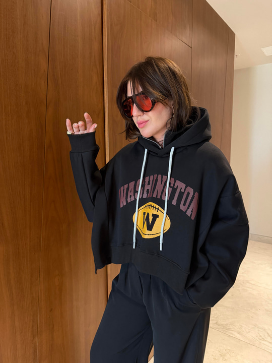 Yakası Fermuarlı , Kapüşonlu , Siyah Sweatshirt