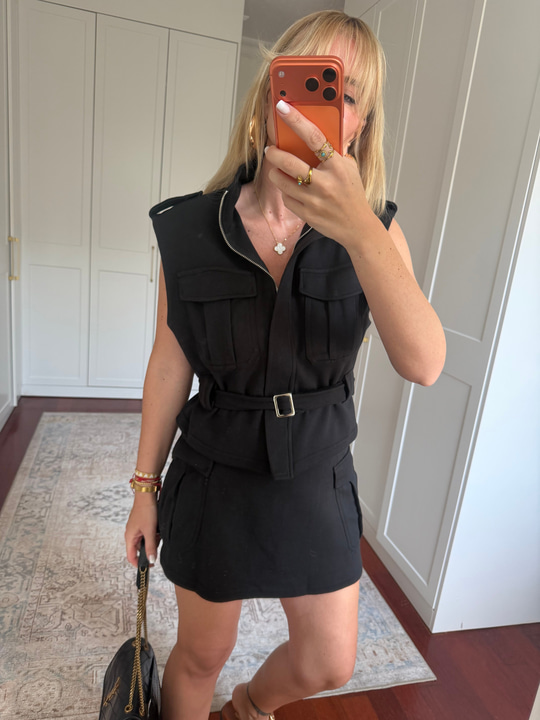 Orijinal Model , Kuşaklı Yelek & Şort Etek Siyah Takım